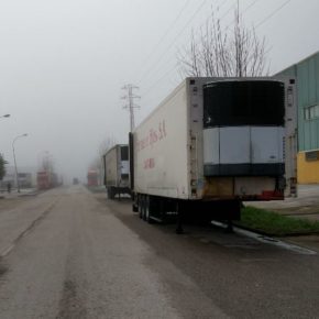 Cs Valle de Buelna denuncia inseguridad vial en el polígono industrial de Barros por los semirremolques aparcados