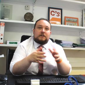 Cs Cantabria apuesta por la instalación de desfibriladores en aeropuertos, centros comerciales o deportivos con el fin de salvar vidas