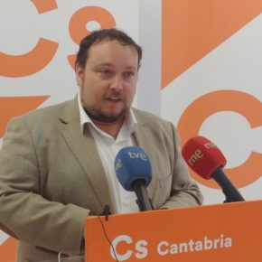 Rubén Gómez: “Los modos y maneras del PSOE están haciendo mucho daño a la Educación de Cantabria” Rubén Gómez: “Los modos y maneras del PSOE están haciendo mucho daño a la Educación de Cantabria”
