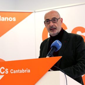 Álvarez: “El Gobierno nos pide blanquear el error histórico de PP, PRC y PSOE mientras Madrid ninguneaba a Cantabria”