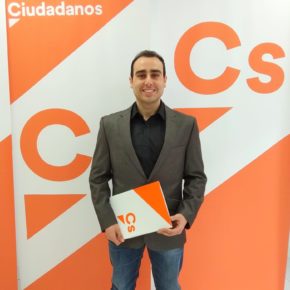 Cs apuesta por la instalación de desfibriladores en centros educativos y deportivos de Colindres