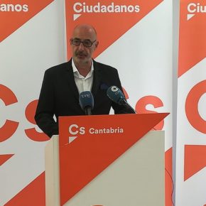 Álvarez: “El legado de Zuloaga es una ristra de selfis para su promoción personal”