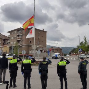 El Ayuntamiento de Astilero coloca la bandera de España a media asta en señal de recuerdo y respeto a los fallecidos por COVID-19