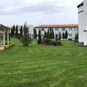 Castro-Urdiales concluye el mantenimiento y mejora de los jardines de la residencia municipal