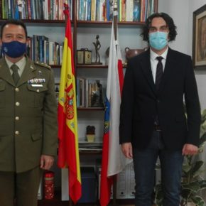 El alcalde de Astillero y el nuevo Delegado de Defensa en Cantabria han mantenido una reunión para tratar temas de común interés