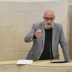 Álvarez: “En Cantabria se vacunó antes a presos de El Dueso de 30 años que a mayores de 80 en las residencias”