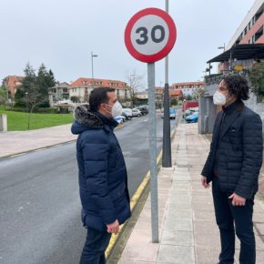 El Ayuntamiento de Astillero renueva las señales de velocidad para cumplir con la nueva normativa de la DGT
