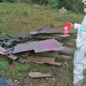 La concejalía de Medio Ambiente de Castro-Urdiales retira los vertidos de uralita en Sámano