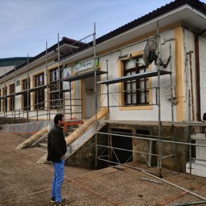 Arrancan los trabajos de rehabilitación del edificio de guardería y usos múltiples de Sámano