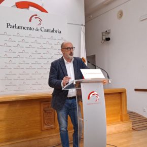 Álvarez: “Revilla y Zuloaga son los responsables de la decadencia de la sanidad en Cantabria”